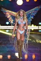 Candice_Swanepoel__at_the_2015_Victoria_s_Secret_Fashion_Show_39.jpg