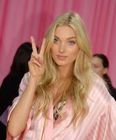 Elsa_Hosk_at_the_2015_Victoria_s_Secret_Fashion_Show_08.jpg
