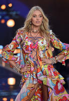 elsa_hosk_2015_victorias_secret_fashion_show_runway_111015_image_001.jpg