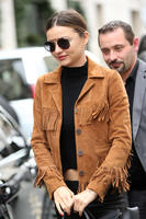 Miranda_Kerr__Charles_de_Gaulle_Airport__01.jpg