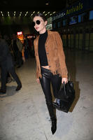 Miranda_Kerr__Charles_de_Gaulle_Airport__10.jpg