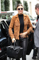 Miranda_Kerr__Charles_de_Gaulle_Airport__14.jpg