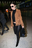 Miranda_Kerr__Charles_de_Gaulle_Airport__16.jpg