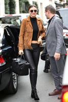 Miranda_Kerr__Charles_de_Gaulle_Airport__26.jpg