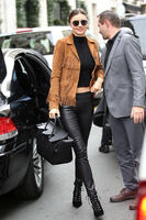 Miranda_Kerr__Charles_de_Gaulle_Airport__27.jpg