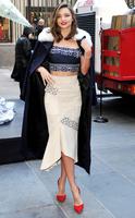 miranda_kerr_swarovski_star_raising_for_2015_rockefeller_center_christmas_tree_in_new_york_city_2.jpg