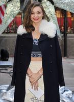 miranda_kerr_swarovski_star_raising_for_2015_rockefeller_center_christmas_tree_in_new_york_city_23.jpg