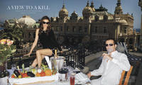Alessandra_wearing_Versace_dress_Osklen_sunglasses.jpg