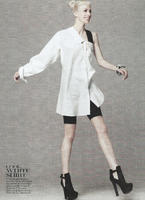 VOGUEUSAUG200915.jpg