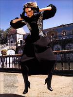 67600_Vogue_UK_Agosto2005_phMarioTestino_GemmaWard_05_122_1196lo.jpg