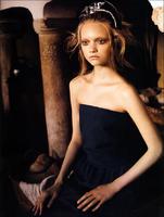 67670_Vogue_UK_Agosto2005_phMarioTestino_GemmaWard_09_122_493lo.jpg