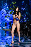 Adriana_Lima_wears_look_made_with_Swarovski_crystal_at_VSFS_4.jpg