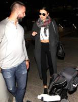 miranda_kerr_at_los_angeles_international_airport_11_19_2015_5.jpg