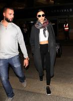 miranda_kerr_at_los_angeles_international_airport_11_19_2015_6.jpg