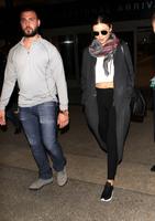 miranda_kerr_at_los_angeles_international_airport_11_19_2015_9.jpg