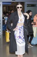 miranda_kerr_at_incheon_international_airport_in_seoul_12_10_2015_6.jpg