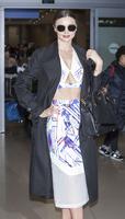 miranda_kerr_at_incheon_international_airport_in_seoul_12_10_2015_8.jpg