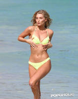 elsa_hosk_yellow_top_december_02.jpg