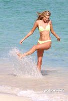 elsa_hosk_yellow_top_december_24.jpg