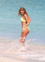elsa_hosk_yellow_top_december_29.jpg