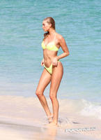elsa_hosk_yellow_top_december_30.jpg