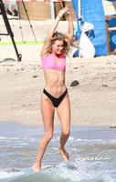 elsa_hosk_yellow_top_december_32.jpg