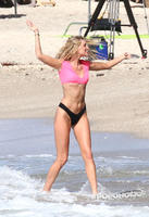 elsa_hosk_yellow_top_december_33.jpg