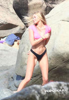 elsa_hosk_yellow_top_december_34.jpg