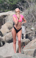elsa_hosk_yellow_top_december_37.jpg