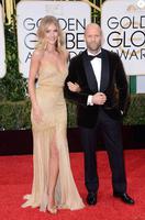2038694_rosie_huntington_whiteley_and_jason_950x0_2.jpg