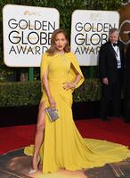 Jennifer_Lopez_en_robe_Giambattista_Valli_Haute_Couture_bijoux_Harry_Winston_et_chaussure_Jimmy_Choo.jpg