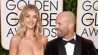 Jason_Statham_Rosie_Huntington_Whiteley_engaged.jpg