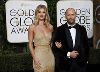 rosie_huntington_whiteley_jason_stratham_arrive_73rd_golden_globe_awards.jpg