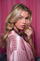 Stella_Maxwell_2015_Victorias_Secret_Fashion_Sho__3_.jpg