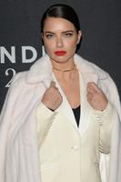 adriana_lima_zoolander_2_world_premiere_in_new_york_city_ny_13.1c975cedff76ffbb8e1ca1d57f0034ae.jpg
