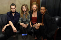 Gigi_Bella_Hadid_Fashion_Week_Fall_2016.8caf528c04b1eb767e29bc2478bc87b4.jpg