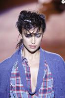1978409_irina_shayk_sur_le_podium_marc_jacobs_950x0_2.jpg