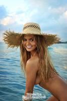chrissy_teigen_2016_photo_sports_illustrated_x159762_tk2_00116_rawwmfinal1920__1_.jpg
