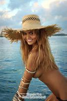chrissy_teigen_2016_photo_sports_illustrated_x159762_tk2_00159_rawwmfinal1920.jpg