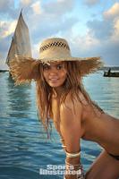 chrissy_teigen_2016_photo_sports_illustrated_x159762_tk2_00207_rawwmfinal1920.jpg