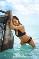 chrissy_teigen_2016_photo_sports_illustrated_x159762_tk2_01177_rawwmfinal1920.jpg
