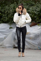 Irina_Shayk_in_tight_leather_pants__08.jpg