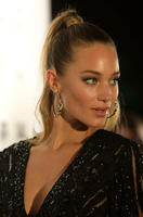 Hannah_Davis__Sports_Illustrated_Swimsuit_2016_Red_Carpet__03.jpg