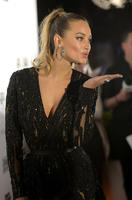 Hannah_Davis__Sports_Illustrated_Swimsuit_2016_Red_Carpet__05.jpg