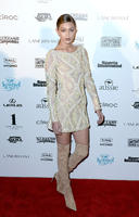 Gigi_Hadid__Sports_Illustrated_Swimsuit_2016_Red_Carpet__06.jpg