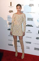 Gigi_Hadid__Sports_Illustrated_Swimsuit_2016_Red_Carpet__08.jpg