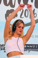 Erin_Heatherton__Sports_Illustrated_Swimsuit_2016_Swim_Beach__04.jpg
