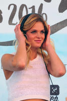 Erin_Heatherton__Sports_Illustrated_Swimsuit_2016_Swim_Beach__07.jpg