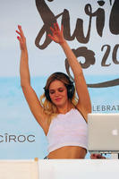 Erin_Heatherton__Sports_Illustrated_Swimsuit_2016_Swim_Beach__33.jpg