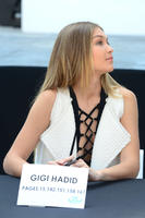 Gigi_Hadid__Sports_Illustrated_Swimsuit_2016_Swim_Beach__01.jpg